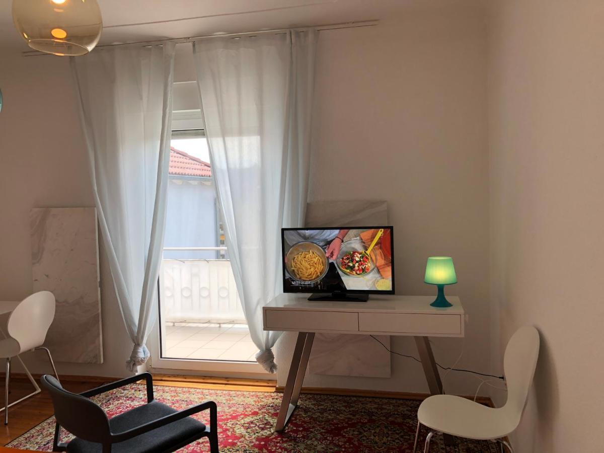 Altstadt Naehe 7 Min Fussweg Ueber Alte Maibruecke Zu Pension Mit Balkon & Garten, Ideal For Long Stay, Relocation Ochsenfurt Exterior foto